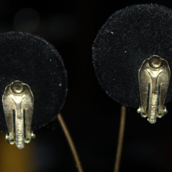 Vintage Clip Back black and white pearl earrings, stamped HONG KONG (Used Item) - Picture 5 of 6